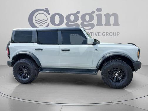 Avalanche Gray 2026 Ford Bronco Outer Banks