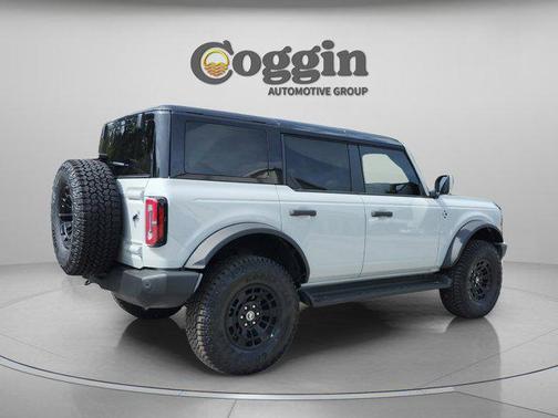 Avalanche Gray 2026 Ford Bronco Outer Banks