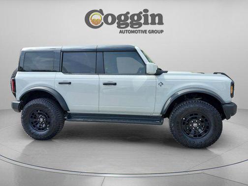 Avalanche Gray 2026 Ford Bronco Outer Banks