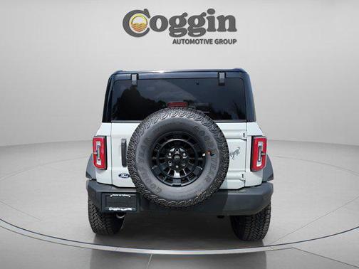 Avalanche Gray 2026 Ford Bronco Outer Banks