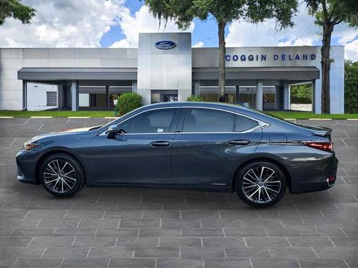2022 Lexus ES 300h Base
