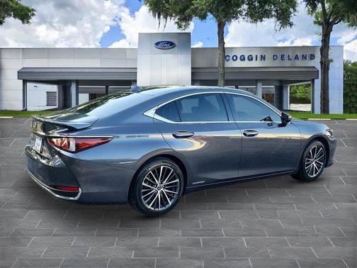 2022 Lexus ES 300h Base