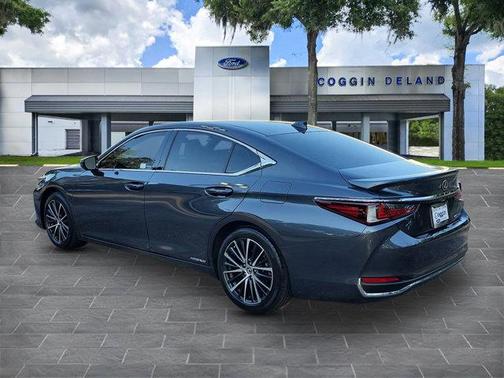 2022 Lexus ES 300h Base
