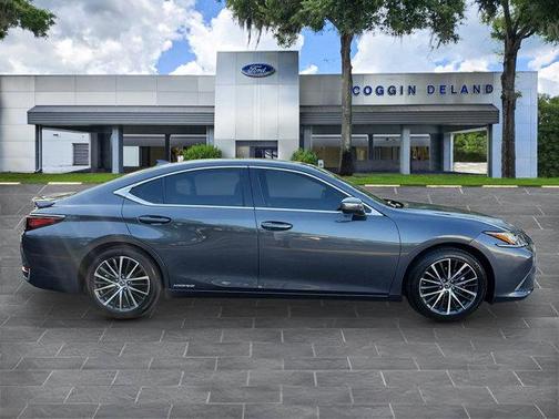 2022 Lexus ES 300h Base