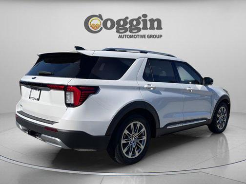 Star White Metallic Tri-Coat 2026 Ford Explorer Platinum