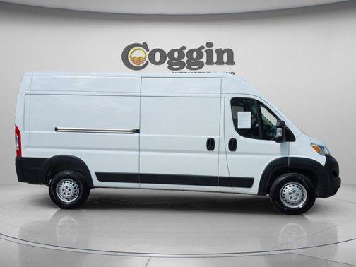 Bright White Clearcoat 2025 RAM ProMaster 2500 Tradesman