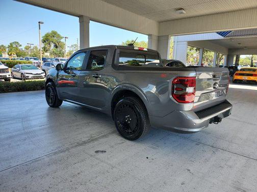 Carbonized Gray Metallic 2025 Ford Maverick Lobo