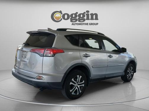 Silver Sky Metallic 2018 Toyota RAV4 LE