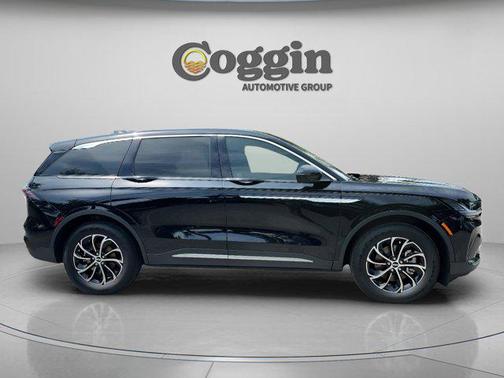 Infinite Black Metallic Clearcoat 2025 Lincoln Nautilus Premiere