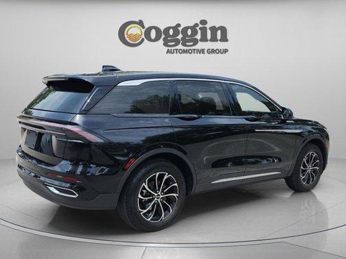Infinite Black Metallic Clearcoat 2025 Lincoln Nautilus Premiere