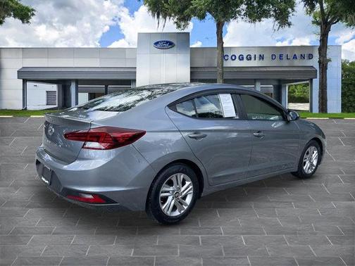 2019 Hyundai ELANTRA SE