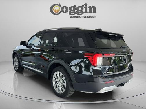 Agate Black Metallic 2026 Ford Explorer Platinum