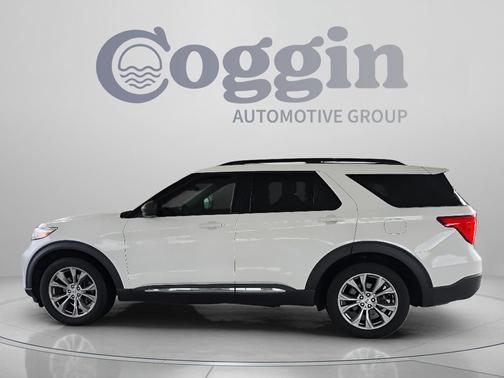 White Metallic 2022 Ford Explorer XLT