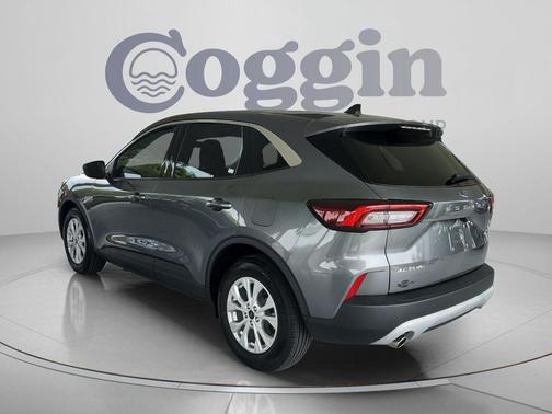Carbonized Gray Metallic 2024 Ford Escape Active
