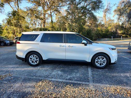 2022 Kia Carnival LXS