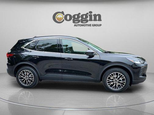Agate Black Metallic 2025 Ford Escape PHEV Base