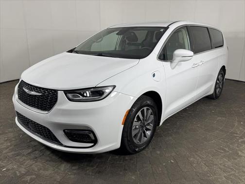 2022 Chrysler Pacifica Hybrid Touring L