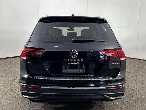 Deep Black Pearl 2023 Volkswagen Tiguan 2.0T SE 4MOTION