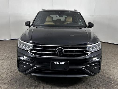 Deep Black Pearl 2023 Volkswagen Tiguan 2.0T SE 4MOTION