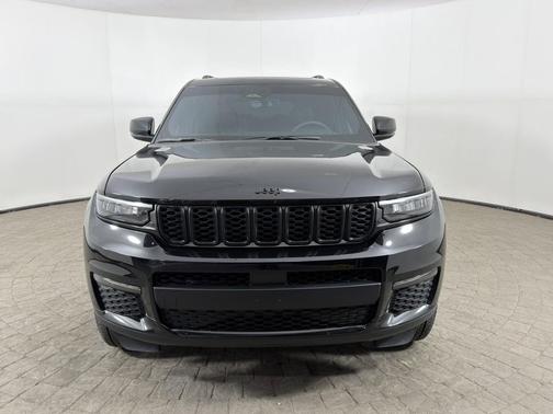 Diamond Black Crystal Pearlcoat 2025 Jeep Grand Cherokee L Limited