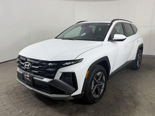 Serenity White Pearl 2026 Hyundai TUCSON SEL w/HTD Seats