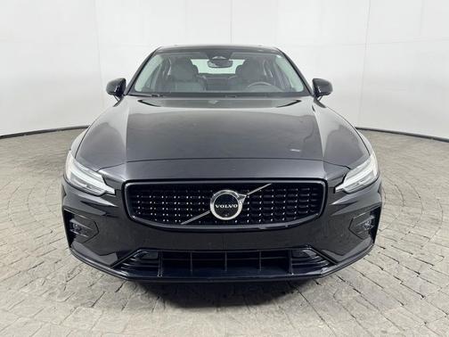 2024 Volvo S60 B5 Plus Dark Theme