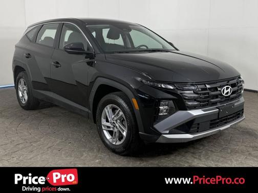 Phantom Black 2026 Hyundai TUCSON SE AWD