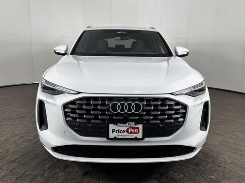Glacier White Metallic 2025 Audi Q5 Premium Plus TFSI quattro S tronic