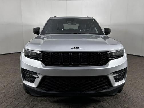 Silver Zynith 2024 Jeep Grand Cherokee Altitude