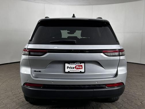Silver Zynith 2024 Jeep Grand Cherokee Altitude