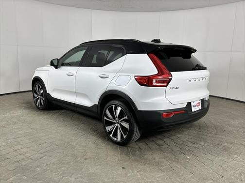 2021 Volvo XC40 Recharge Pure Electric P8