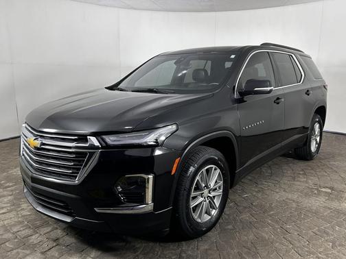 Mosaic Black Metallic 2023 Chevrolet Traverse LT Cloth