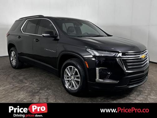 Mosaic Black Metallic 2023 Chevrolet Traverse LT Cloth
