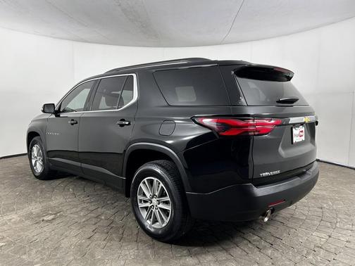 Mosaic Black Metallic 2023 Chevrolet Traverse LT Cloth