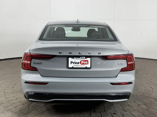 Vapour Grey Metallic 2024 Volvo S60 B5 FWD Core Dark Theme