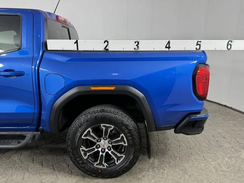 Dynamic Blue Metallic 2024 GMC Canyon AT4