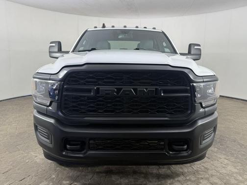 Bright White Clearcoat 2024 RAM 2500 Tradesman 4x4 Crew Cab 8' Box