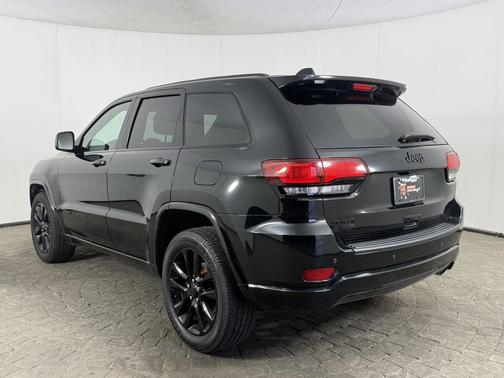 Diamond Black Crystal Pearlcoat 2018 Jeep Grand Cherokee Altitude
