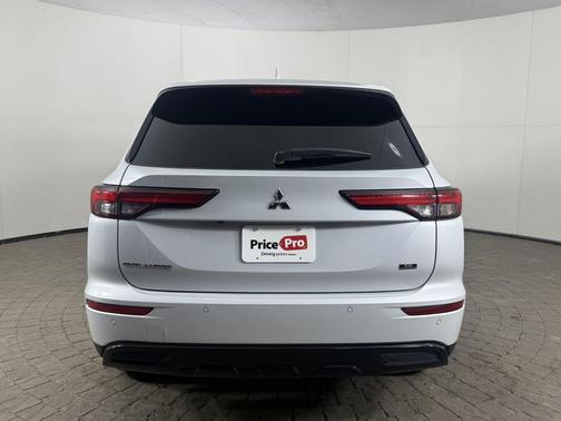 2024 Mitsubishi Outlander SE Black Edition w/Pano Roof S-AWC