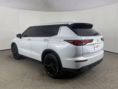 2024 Mitsubishi Outlander SE Black Edition w/Pano Roof S-AWC