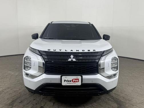 2024 Mitsubishi Outlander SE Black Edition w/Pano Roof S-AWC