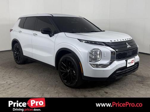 2024 Mitsubishi Outlander SE Black Edition w/Pano Roof S-AWC