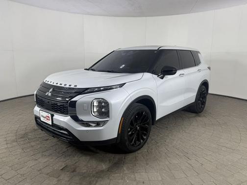 2024 Mitsubishi Outlander SE Black Edition w/Pano Roof S-AWC