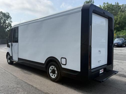 Oyster White 2025 Chevrolet BrightDrop 600