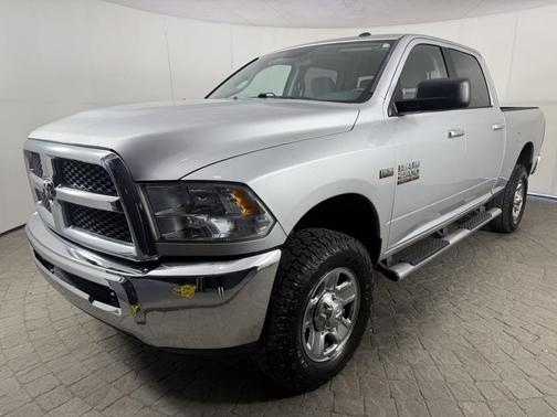 Bright Silver Metallic Clearcoat 2017 RAM 2500 SLT 4x4 Crew Cab 6'4 Box