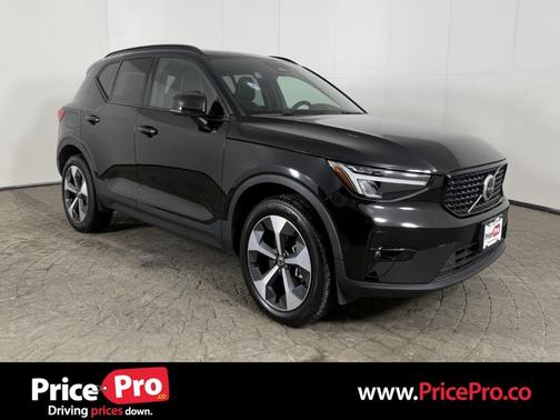 2024 Volvo XC40 Plus Dark Theme