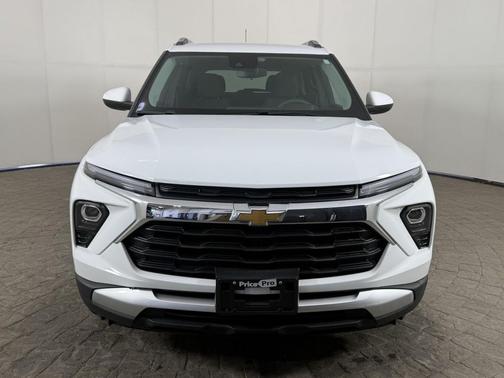 Summit White 2025 Chevrolet Trailblazer LT
