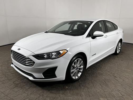 Oxford White 2019 Ford Fusion Hybrid SE