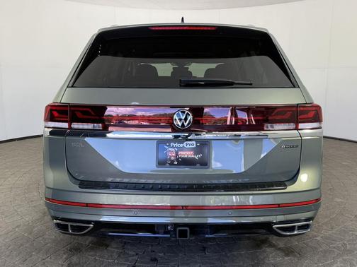 Avocado Green Pearl 2026 Volkswagen Atlas 2.0T SEL Premium R-Line 4MOTION