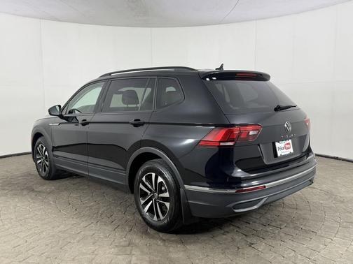 Deep Black Pearl 2024 Volkswagen Tiguan 2.0T S